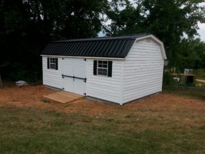 Amish Building with Double Side Doors