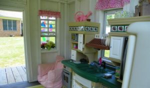 inside-view-cottage-style-playhouse5